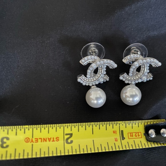 SOLD Chanel pearl earrings - Picture 2 of 3